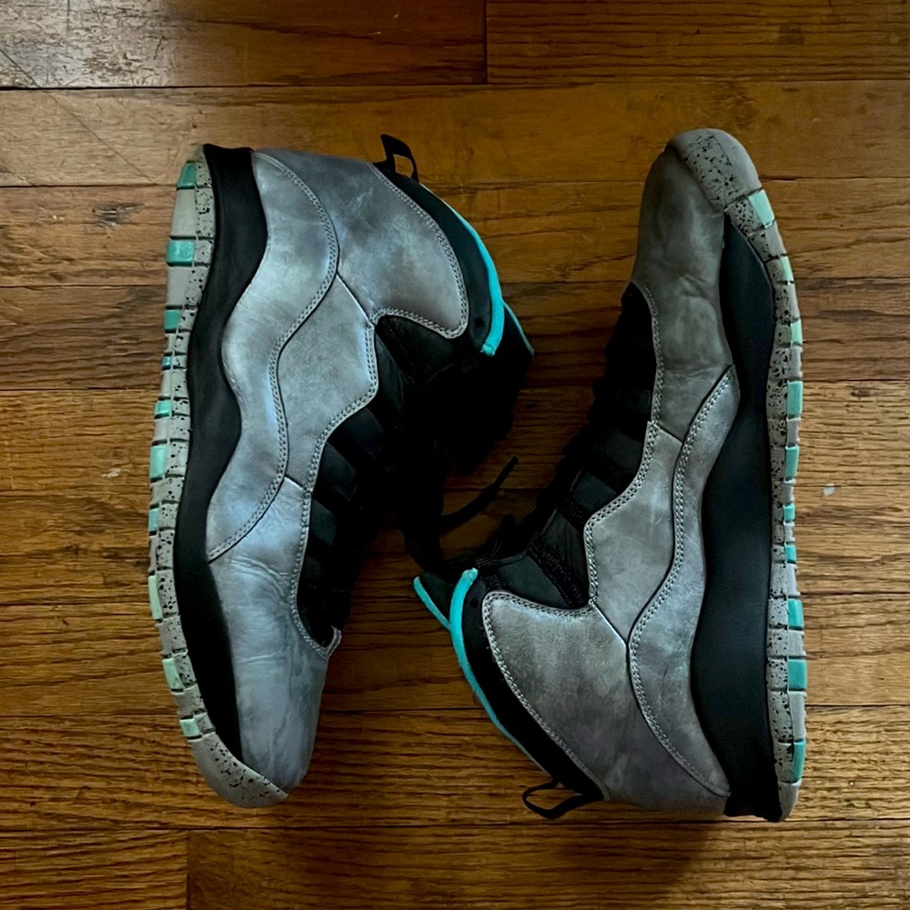 Mens basketball shoes